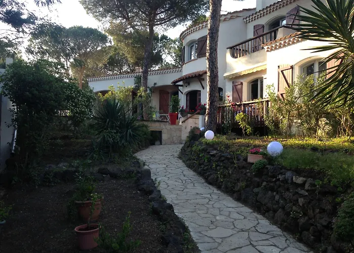 Naturiste Paulana 2* אגדה